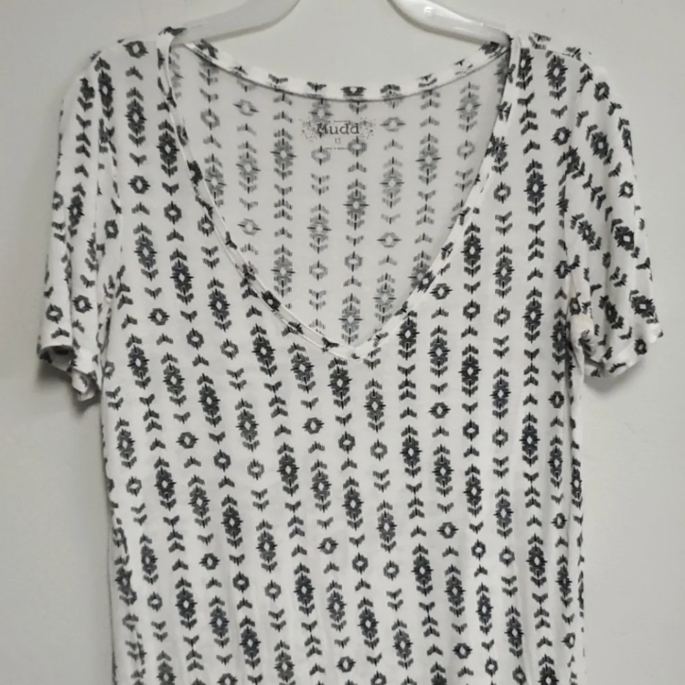 Black and white dress tee - Picture 2 of 4